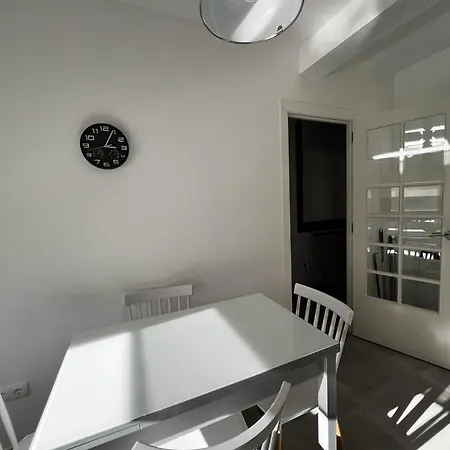 Gris Con Parking Gratis