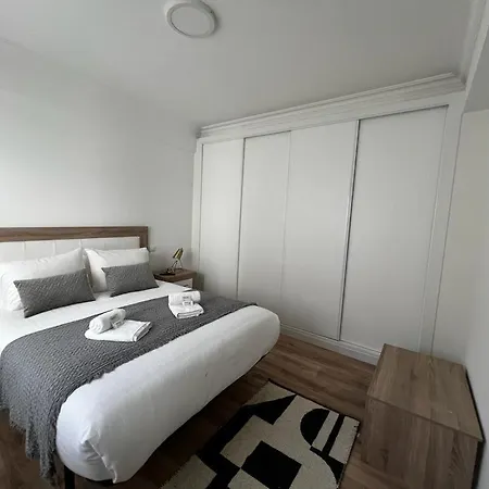 Gris Parking A Menos De 1 Min A Pie Apartment