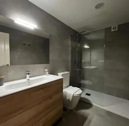 Gris Con Parking Gratis